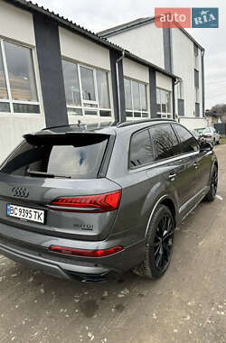 Позашляховик / Кросовер Audi Q7 2020 в 