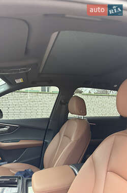 Позашляховик / Кросовер Audi Q7 2020 в 