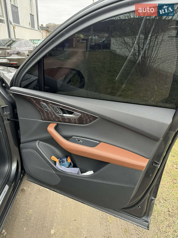 Позашляховик / Кросовер Audi Q7 2020 в Жовкві