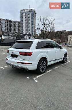 Позашляховик / Кросовер Audi Q7 2017 в Києві