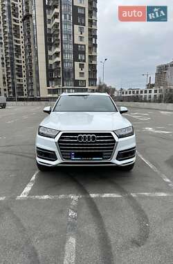 Позашляховик / Кросовер Audi Q7 2017 в Києві