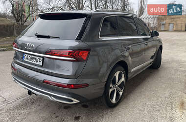 Внедорожник / Кроссовер Audi Q7 2021 в 