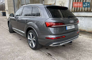 Внедорожник / Кроссовер Audi Q7 2021 в 