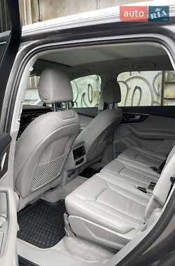 Внедорожник / Кроссовер Audi Q7 2021 в 