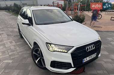 Позашляховик / Кросовер Audi Q7 2019 в 