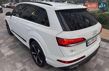 Позашляховик / Кросовер Audi Q7 2019 в 