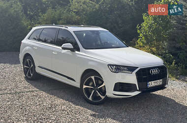 Позашляховик / Кросовер Audi Q7 2019 в 