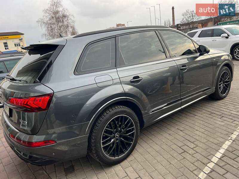 Позашляховик / Кросовер Audi Q7 2021 в Полтаві