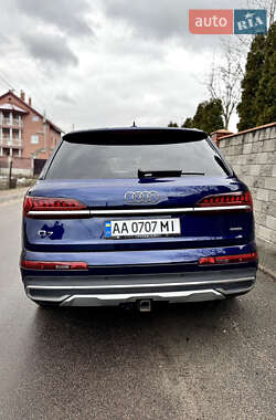 Позашляховик / Кросовер Audi Q7 2020 в Києві