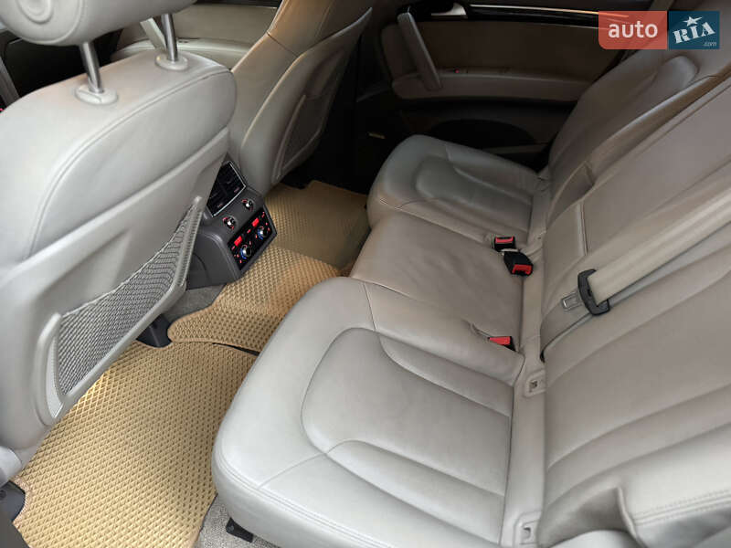 Позашляховик / Кросовер Audi Q7 2010 в Чернігові