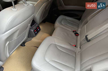 Позашляховик / Кросовер Audi Q7 2010 в 