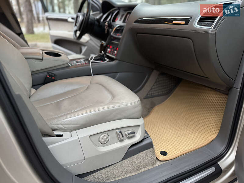 Позашляховик / Кросовер Audi Q7 2010 в Чернігові