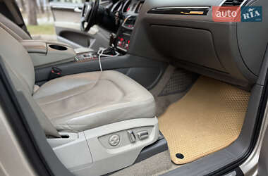 Позашляховик / Кросовер Audi Q7 2010 в 