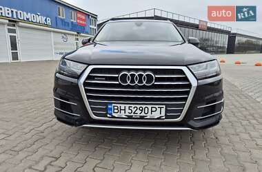 Внедорожник / Кроссовер Audi Q7 2015 в 