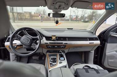 Внедорожник / Кроссовер Audi Q7 2015 в 