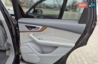 Внедорожник / Кроссовер Audi Q7 2015 в 