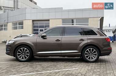 Внедорожник / Кроссовер Audi Q7 2017 в 