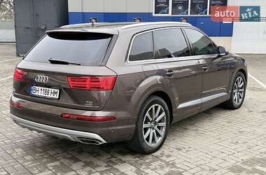 Внедорожник / Кроссовер Audi Q7 2017 в 