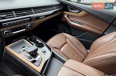 Внедорожник / Кроссовер Audi Q7 2017 в 