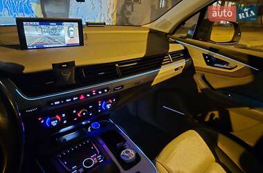 Внедорожник / Кроссовер Audi Q7 2015 в 