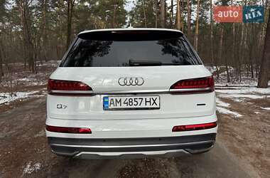 Внедорожник / Кроссовер Audi Q7 2021 в 