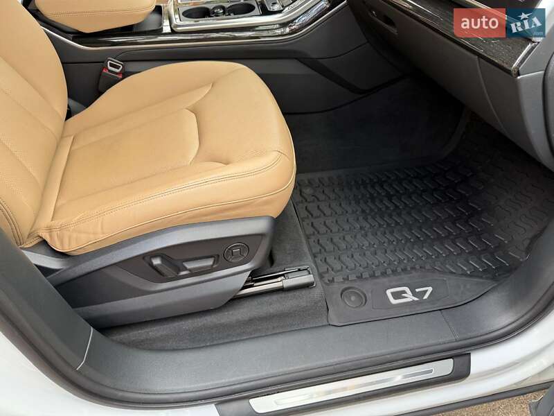 Внедорожник / Кроссовер Audi Q7 2021 в Киеве