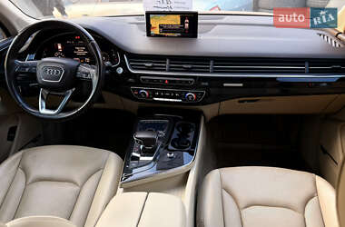 Внедорожник / Кроссовер Audi Q7 2016 в 