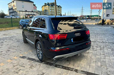 Внедорожник / Кроссовер Audi Q7 2016 в 