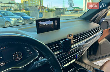 Внедорожник / Кроссовер Audi Q7 2016 в 