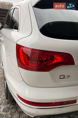 Внедорожник / Кроссовер Audi Q7 2013 в 
