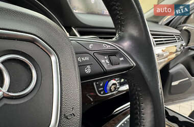 Внедорожник / Кроссовер Audi Q7 2016 в 