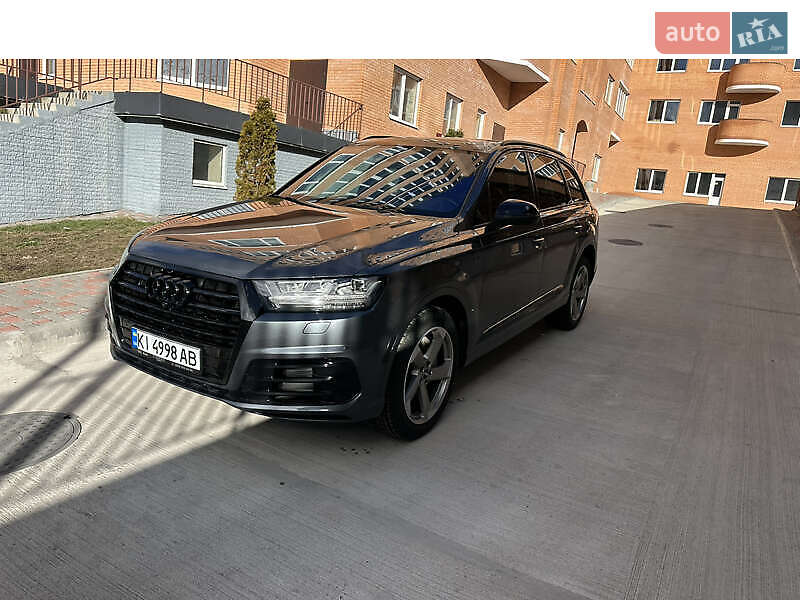Позашляховик / Кросовер Audi Q7 2018 в 