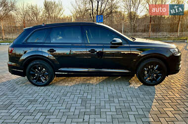 Внедорожник / Кроссовер Audi Q7 2016 в 