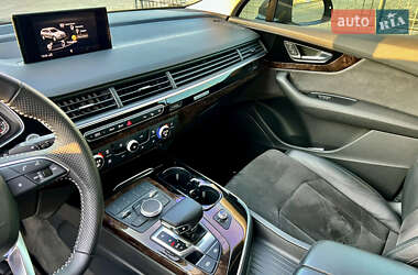 Внедорожник / Кроссовер Audi Q7 2016 в 
