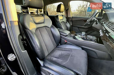 Внедорожник / Кроссовер Audi Q7 2016 в 