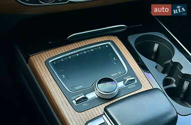 Позашляховик / Кросовер Audi Q7 2015 в 