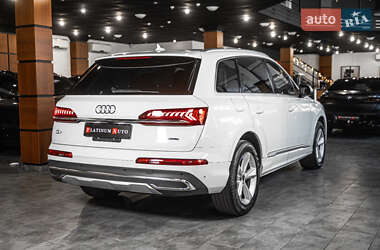 Внедорожник / Кроссовер Audi Q7 2022 в 