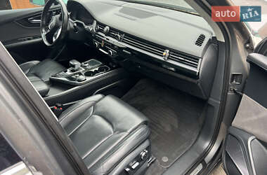 Внедорожник / Кроссовер Audi Q7 2015 в 