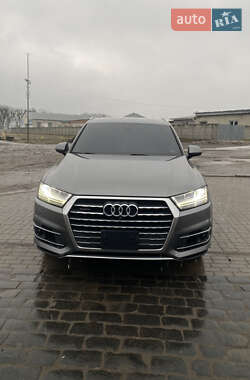 Внедорожник / Кроссовер Audi Q7 2016 в 