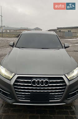 Внедорожник / Кроссовер Audi Q7 2016 в 