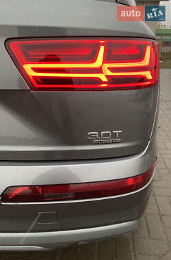 Внедорожник / Кроссовер Audi Q7 2016 в 