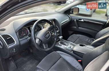 Позашляховик / Кросовер Audi Q7 2013 в 