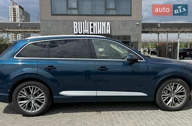 Внедорожник / Кроссовер Audi Q7 2017 в 