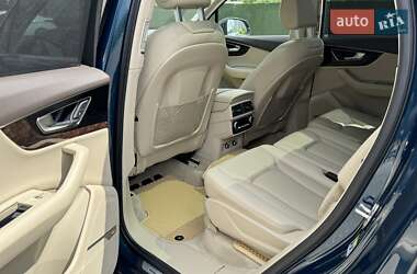 Внедорожник / Кроссовер Audi Q7 2017 в 