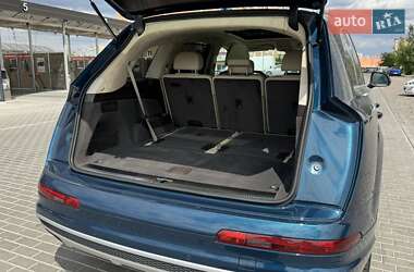 Внедорожник / Кроссовер Audi Q7 2017 в 