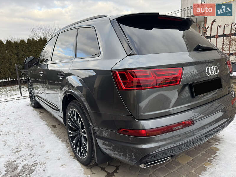 Позашляховик / Кросовер Audi Q7 2015 в Золочеві