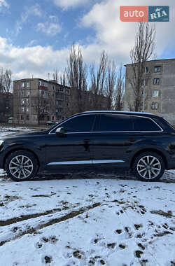 Внедорожник / Кроссовер Audi Q7 2017 в Кривом Роге