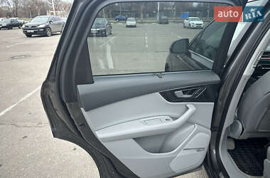 Позашляховик / Кросовер Audi Q7 2018 в 