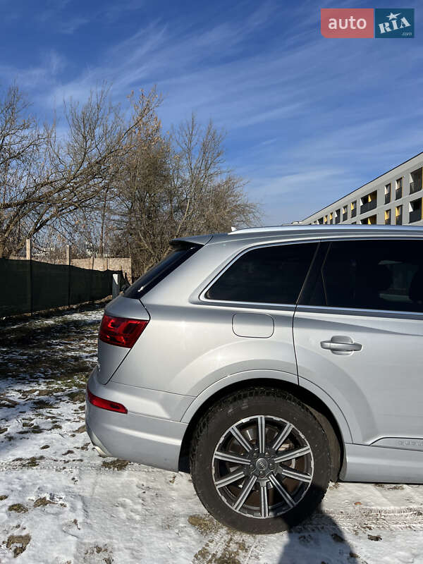 Позашляховик / Кросовер Audi Q7 2016 в Тернополі