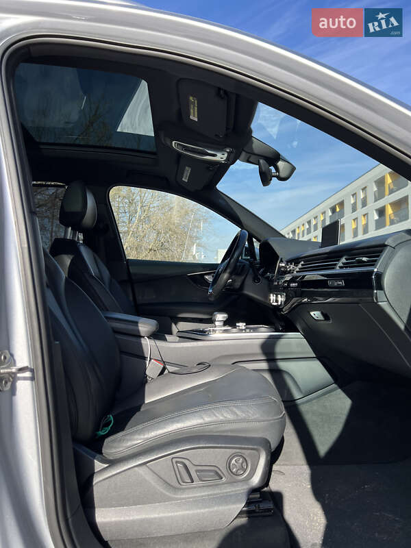 Позашляховик / Кросовер Audi Q7 2016 в Тернополі